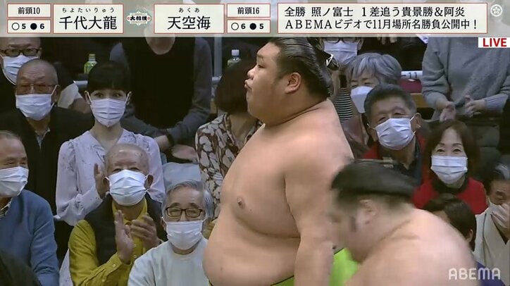 「あ、そちらも…」立ち合いの“はたき合戦”にファン「双子みたいw」「ふたりで変化」 勝った力士の得意げな表情に旭道山「ひょっとこのお面のような顔」