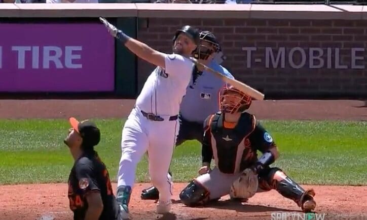 【写真・画像】「漫画かよ」「なんでこんな打てる？」“強打の両打ち捕手”のド迫力ムーンショット弾　マ軍ローリー、MLB単独トップ24号にファン騒然「バケモノやな」　1枚目