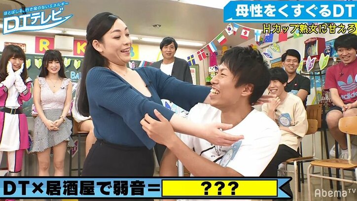 チュート徳井、Hカップ美女と渾身のハグ！「マジで気持ちいい」とご満悦