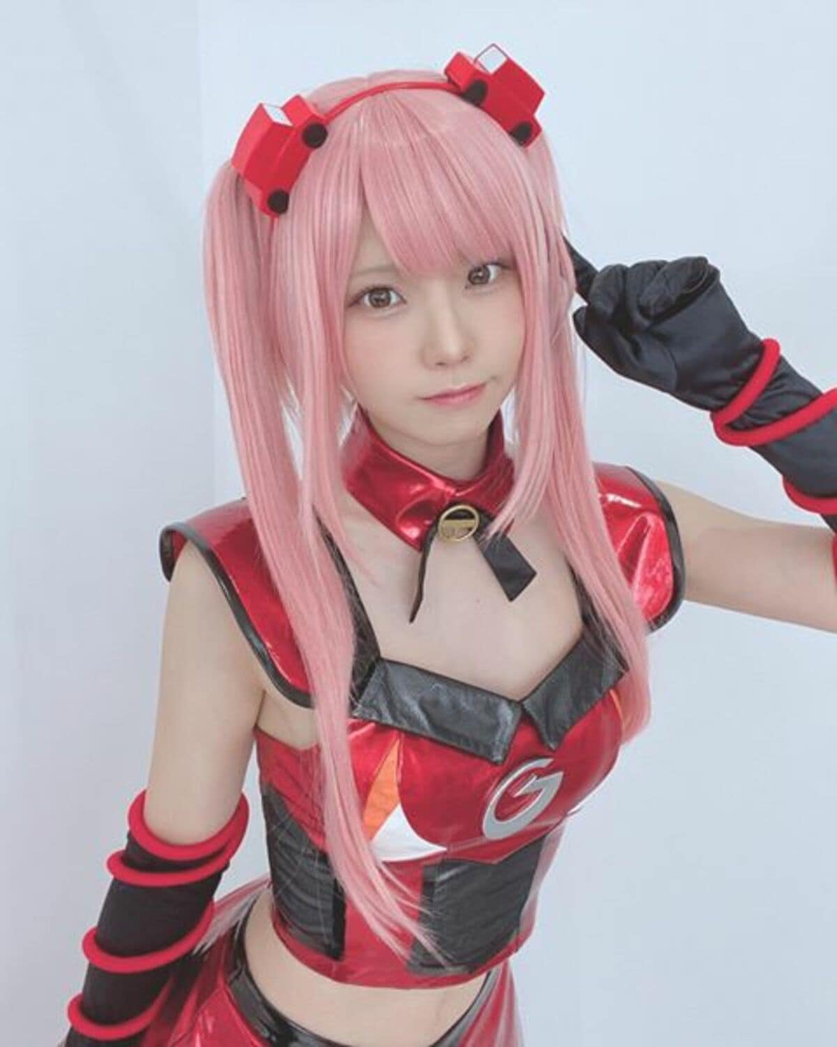 人気コスプレイヤー・えなこが“車”に変身！？「グーネット」CMの