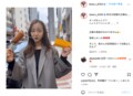板野友美、チーズハットグを笑顔で頬張る食べ歩きショットに「可愛いの渋滞」「大好き」の声