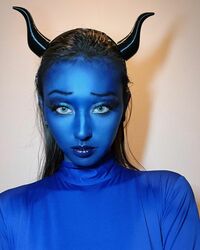 鈴木えみ、節分の“青鬼”ショットを披露