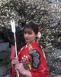 女優・吉川愛が「鬼滅の刃」胡蝶しのぶ＆「約ネバ」ノーマンのコスプレ披露