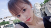 元AKB48小林香菜 黒の水着姿公開にファン「アホ毛すら綺麗」
