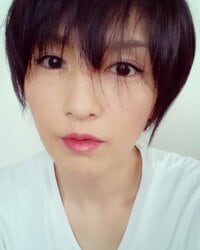 吉井怜、濃い目のメイク姿に「椎名林檎さん似」の声