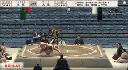 スローでも「おーすごい」大相撲、午前の取組から物言いがついた土俵際の“微妙すぎる攻防” 「軍配通り」「ナイス」行司の眼に称賛