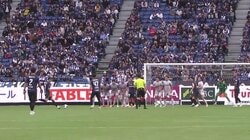 「うそやろ！うますぎる！」元日本代表MF宇佐美貴史、ミラクル過ぎる直接FKが話題沸騰「これは止めれん」GKノーチャンスの完璧コースを射抜く衝撃の一発