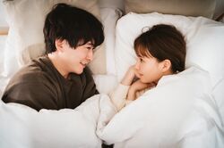 「玲奈で良かった」浅香航大、妻・トリンドル玲奈とベッドイン！ピロートークも『私たち結婚しました2』第2話