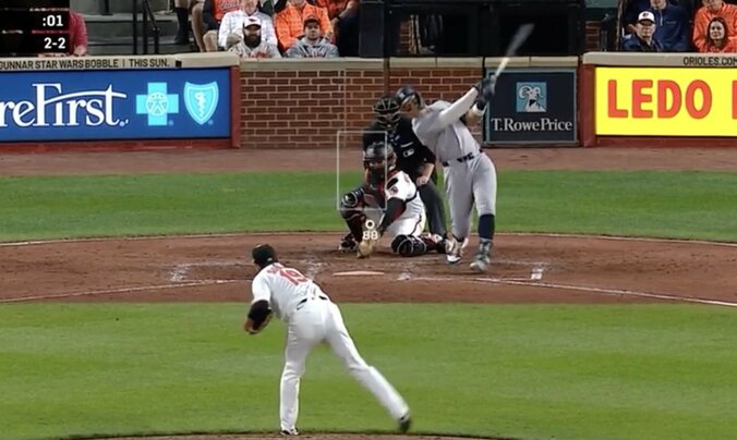 【写真・画像】何故、そこに投げた！？ 菅野智之、強気の投球で“まさかの光景”「エグいな」「巨人のエースやぞ？」 “鬼制球”で打者が動けない「まさにサムライ」　1枚目