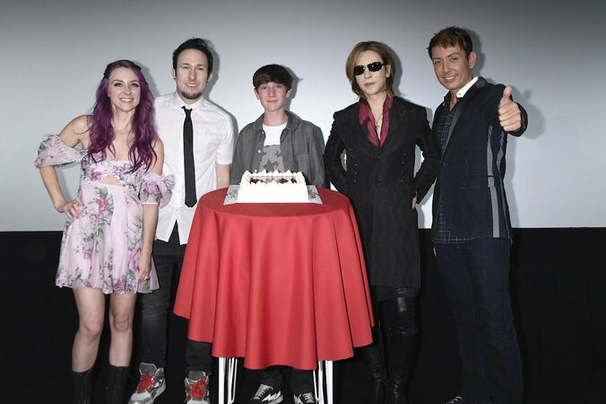 YOSHIKI、誕生日サプライズに感動「夢を見ているみたい」 2枚目