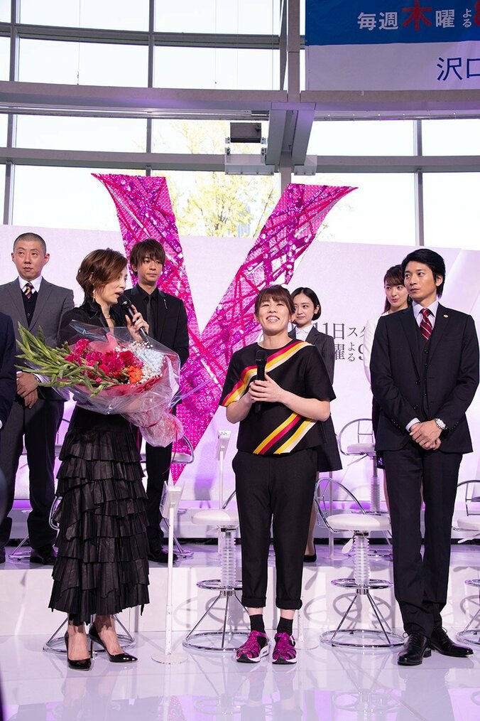 米倉涼子、吉田沙保里の“お姫様抱っこ”に興奮 3枚目