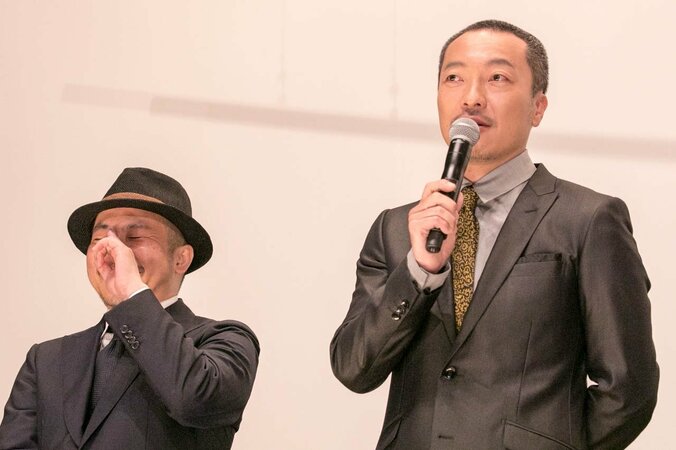 音尾琢真、ドSな監督の要望でパンチパーマをかける「根元から巻くときが一番痛い」 6枚目