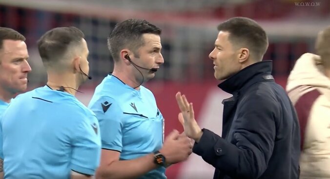 【写真・画像】スタジアム騒然！ 怪物FW、強烈ヘッドから“スーパーゴール”炸裂の瞬間「きたああああ！」 忍者ムーブ→死角から一瞬で仕留めた“圧巻プレー”「飛んできた」「何者だw」　1枚目