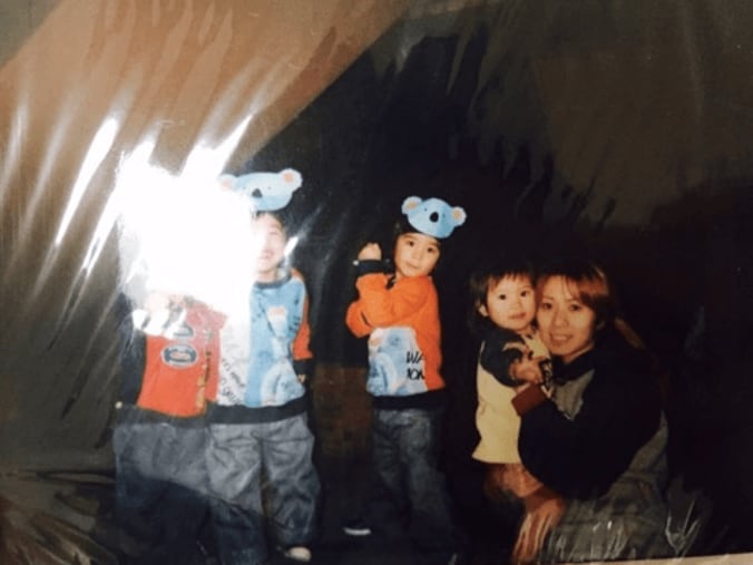 ますおか岡田の妻・幼少期の結実の写真を公開　かわいらしいビキニ姿も 3枚目