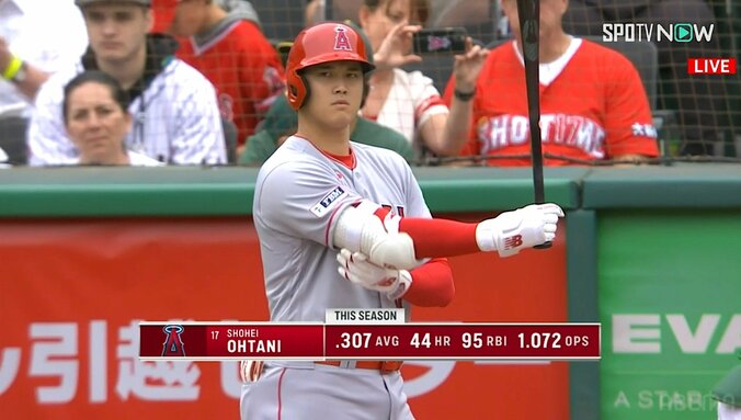 大谷翔平、試合直前に“右脇腹張り”で108試合ぶり急遽スタメン落ち 球団発表に「ショックすぎて…」「言葉がでない」国内外で激震広がる 1枚目