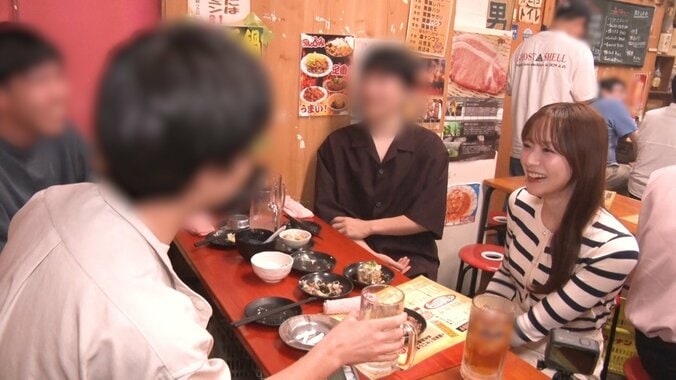 【写真・画像】“令和のあざと女王”森香澄の休日1人飲みに密着！話術の秘密が明らかに　2枚目