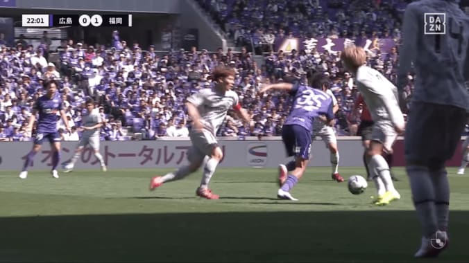 「何この速さ…」19歳天才の華麗ターン→極上キラーパスが「ファンタジスタすぎる」「ほんと上手い」中島洋太朗に称賛の嵐 4枚目