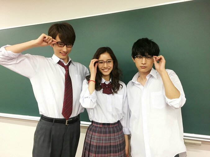 10月1日はメガネの日！吉沢亮&新木優子&杉野遥亮のメガネ写真解禁 2枚目
