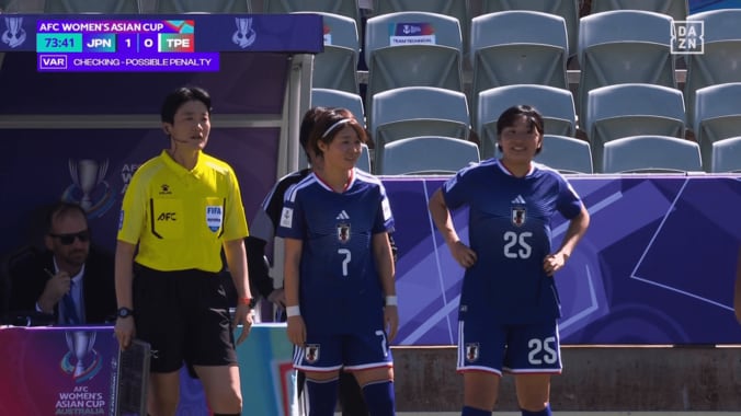 75分からピッチに立った千葉玲海菜（25番）