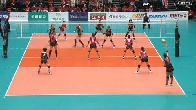 まるで可愛くない… 「かわいいだけじゃ」で人気の女子バレー選手、無回転サーブがエグすぎてレシーバーも呆然 3枚目