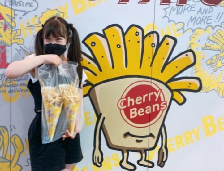 【画像】ポテトを手にする菜桜さん