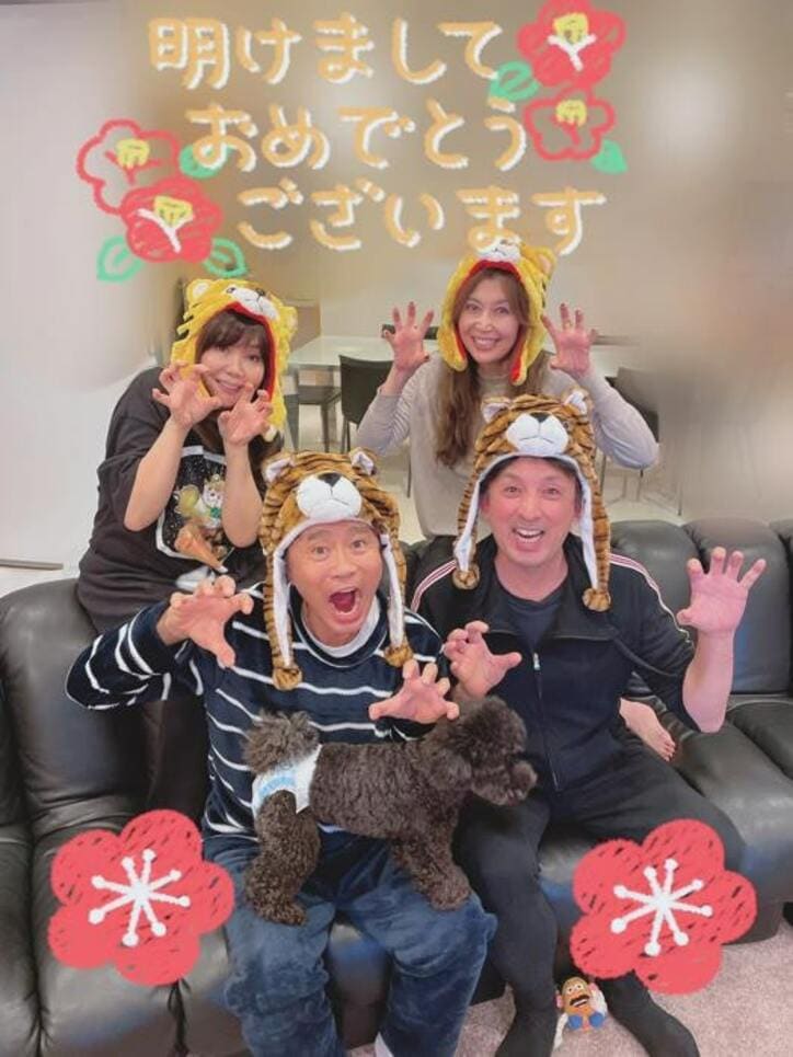  小川菜摘、夫・浜田雅功と友人夫婦と過ごした正月「笑顔を溢れる一年に」 