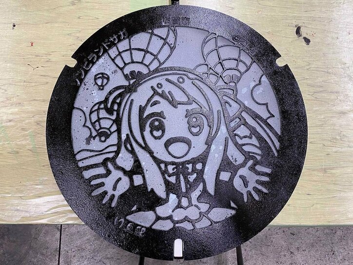 佐賀県内に「ゾンビランドサガ」マンホール設置開始 全14枚が順次登場