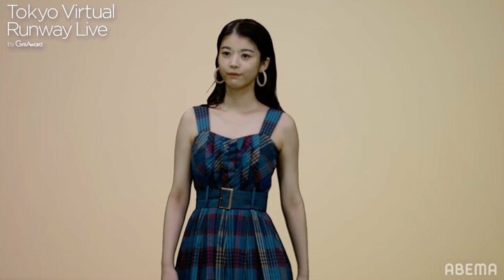 剛力彩芽、バーチャルランウェイを颯爽と闊歩!とびきりの笑顔振りまく【TVRL】