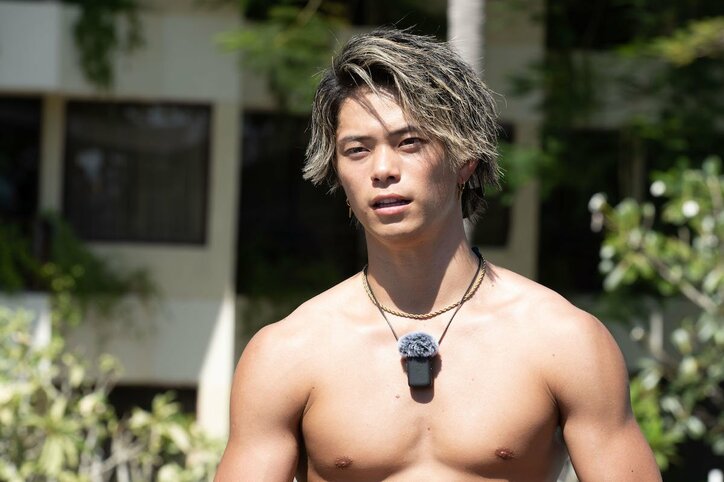 【写真・画像】水着ギャル6人と夜のプールでびしょ濡れ＆はしゃぎまくり！ハーレム映像に「楽しそうやな」ニューヨーク屋敷、羨望の眼差し　3枚目