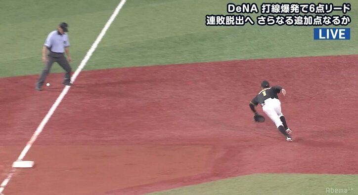 横浜DeNA桑原、“巧打”で珍プレー演出　阪神の名手・鳥谷と塁審の股をダブルで抜く一打に「まるでゲートボール」