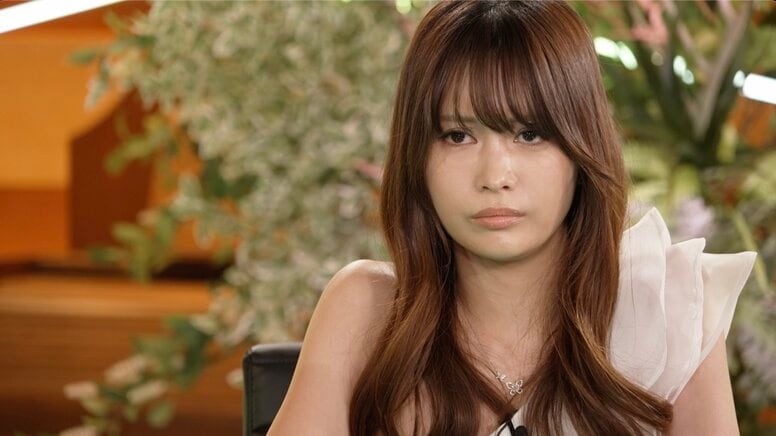 これが世界を制した女王の強さ！ 美女ポーカープロ岡本詩菜、渾身のストレートで“小さく笑顔”にファン興奮「強い！」