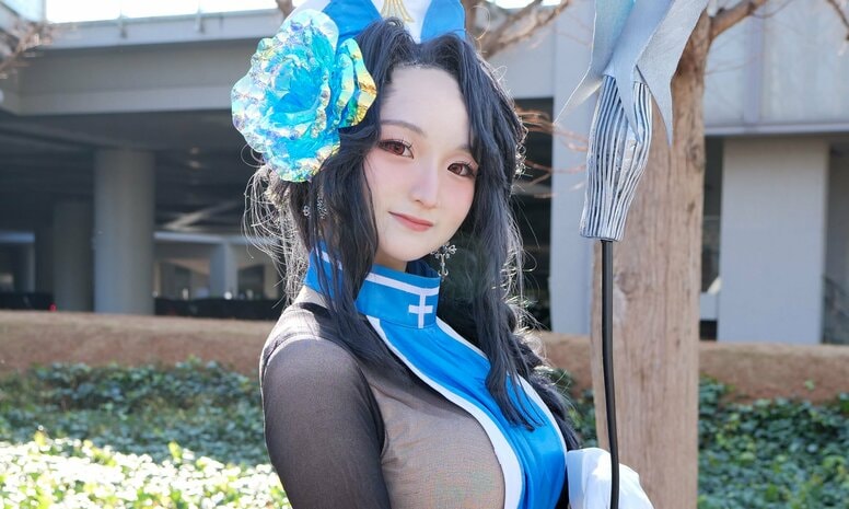 透け感が美しい衣装は「背中側も抜かりなく」「体のラインが美しく見えるように」工夫が！『NIKKE』メイデン：アイスローズのコスプレ