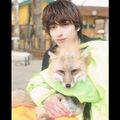 「美男すぎ」とファンため息…横浜流星、キツネを抱っこするイケメンショット披露