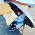「萌音キュン」「可愛すぎて死んじゃう」 上白石萌音、大きな日傘の下に“ちょこん”と座る小柄な姿にファン悶絶