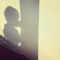 「まつげの存在感が凄い!!」平愛梨の愛息“バンビーノ”の影の姿にファン驚き