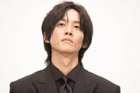 松坂桃李が自身の誕生日を報告「33歳もかっこよすぎです」と祝福の声
