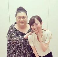 比嘉愛未、マツコとの2ショットを公開「シュール」「美女と野獣」の声も