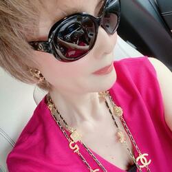  小柳ルミ子『CHANEL』の品を身につけた自身の姿を公開「上品」「お似合いです」の声 