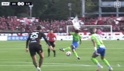 「ほんと恐怖」“アウト回転”の鬼ミドルが話題！「日本のロドリで決定」「打てば入る」神童MFが湘南をJ1残留に導いた瞬間