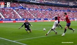 「どう蹴るのw」「エロすぎ」天才ヴィニシウスの“神タッチ・ゴラッソ”にファン熱狂！ 異次元アウトサイドキック→超回転コロコロシュートの決定的瞬間