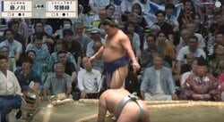 21歳小兵力士に衝撃「まるで空気投げ」 関脇を“ほぼ触れず”に撃破…衝撃の秒殺劇に実況驚き、館内は呆然