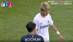 堂安律vs浅野拓磨の日本人対決！勝利したのはどっちだ？ バチバチの胸熱マッチアップの瞬間　タッチライン上での日本代表FW同士の攻防