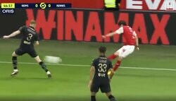 伊東純也が“アシスト王を逃した”理由…絶妙アーリークロス→味方のミスでアシスト未遂になった瞬間にファン悲鳴「頼むよマジで…」「まじか」「うそーん」