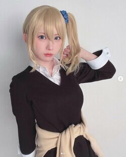 「外国のお人形みたい」「本当に似てる」えなこ、キュートな「かぐや様」早坂愛コスに絶賛の嵐