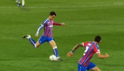 「良いボール！」鎌田大地の“完璧クロス”に解説も絶叫！「スピード、角度、タイミングすべて最高」の絶品アシスト