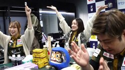 「ありがとうございます♪」元乃木坂46・中田花奈も喜びのポーズ＆天使の微笑み リーダーが決めた強烈な一撃にチーム一同拍手で感謝／麻雀・Mリーグ