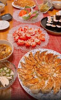  金子貴俊、誕生日を迎えた妻のリクエストで100個焼いた料理「バースデーぽくないメニューで申し訳ないが」 