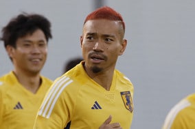 長友佑都、妻・平愛梨と「顔似すぎ」の声　バースデー祝福報告が話題「まじで似てない？」