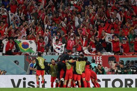 韓国、後半ATに劇的逆転弾でポルトガル撃破の大金星！ 3大会ぶり決勝Ｔ進出！ 総得点でウルグアイを上回る ソン・フンミンが決勝ゴールをお膳立て