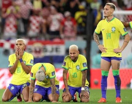 王国ブラジル、準々決勝で衝撃の敗退…母国メディアは負のジンクスを
